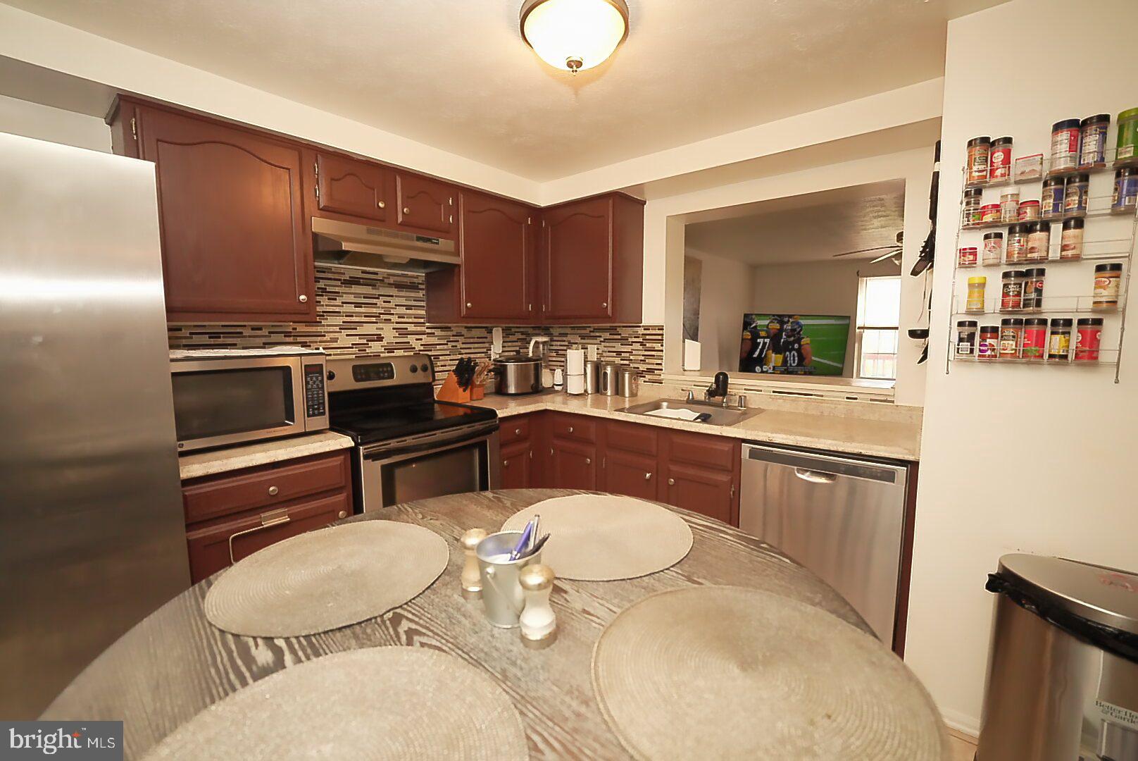 1024 WESTSHORE DRIVE