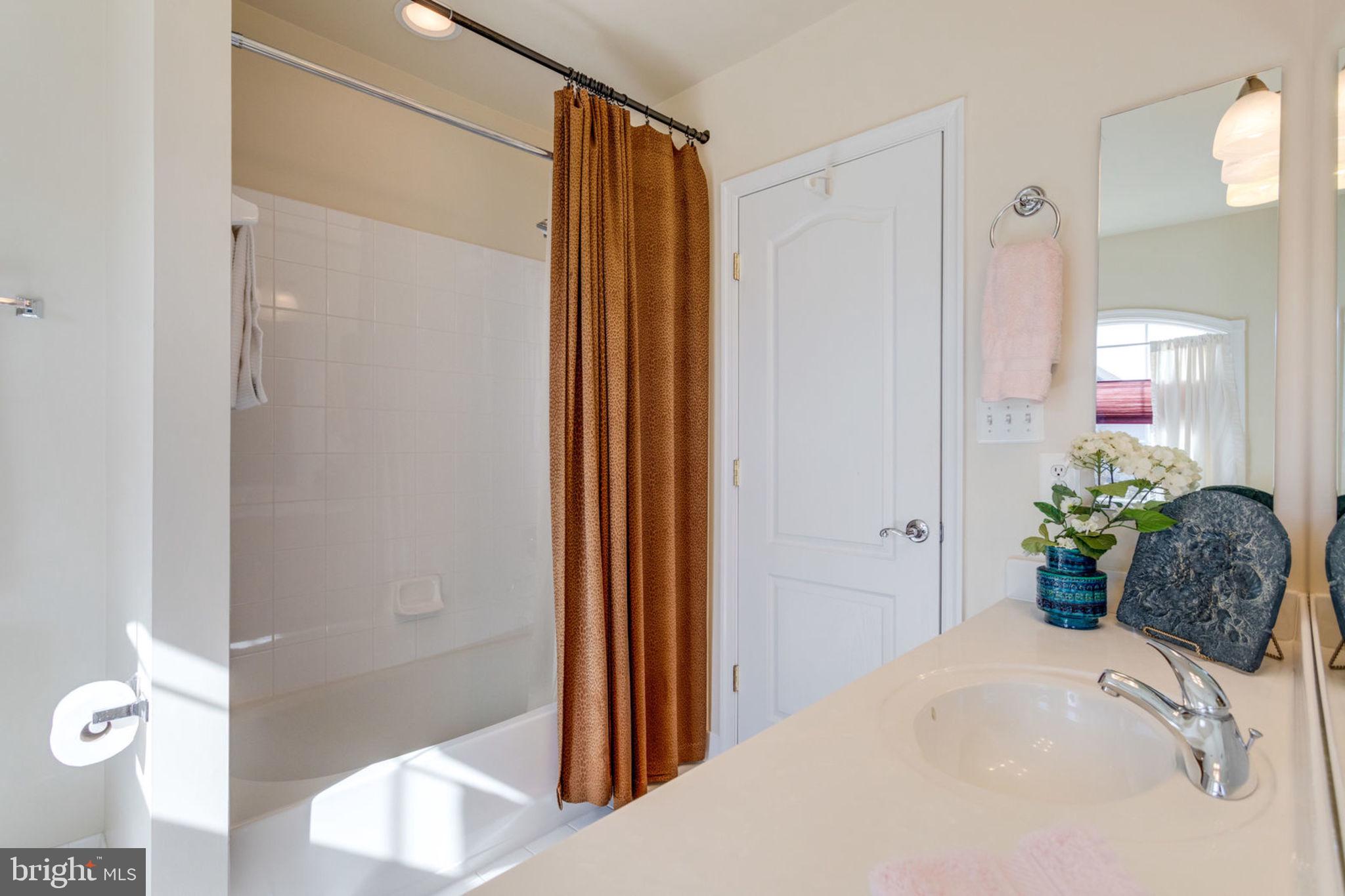 KINGSTOWNE - Residential Lease