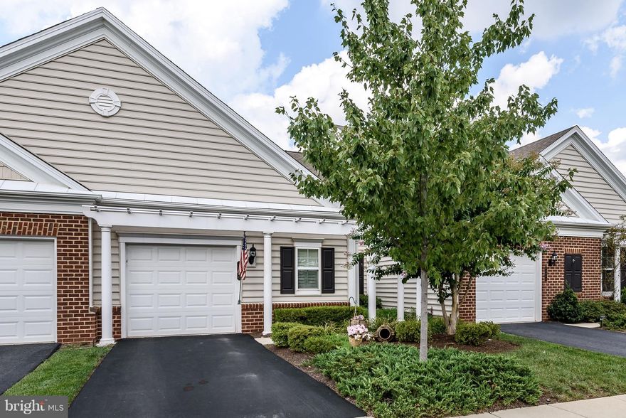 Immaculate 2 bedroom, 2 bath, 1-car garage Concord villa model in move-in condition.  Enjoy one-level living with spacious master suite, light and bright family room with views of private back yard, and roomy kitchen with grant countertops and custom tile backsplash.  Master suite has walk-in closet, large vanity with dual sinks in the bath and tile surround shower.  Desirable adult community.