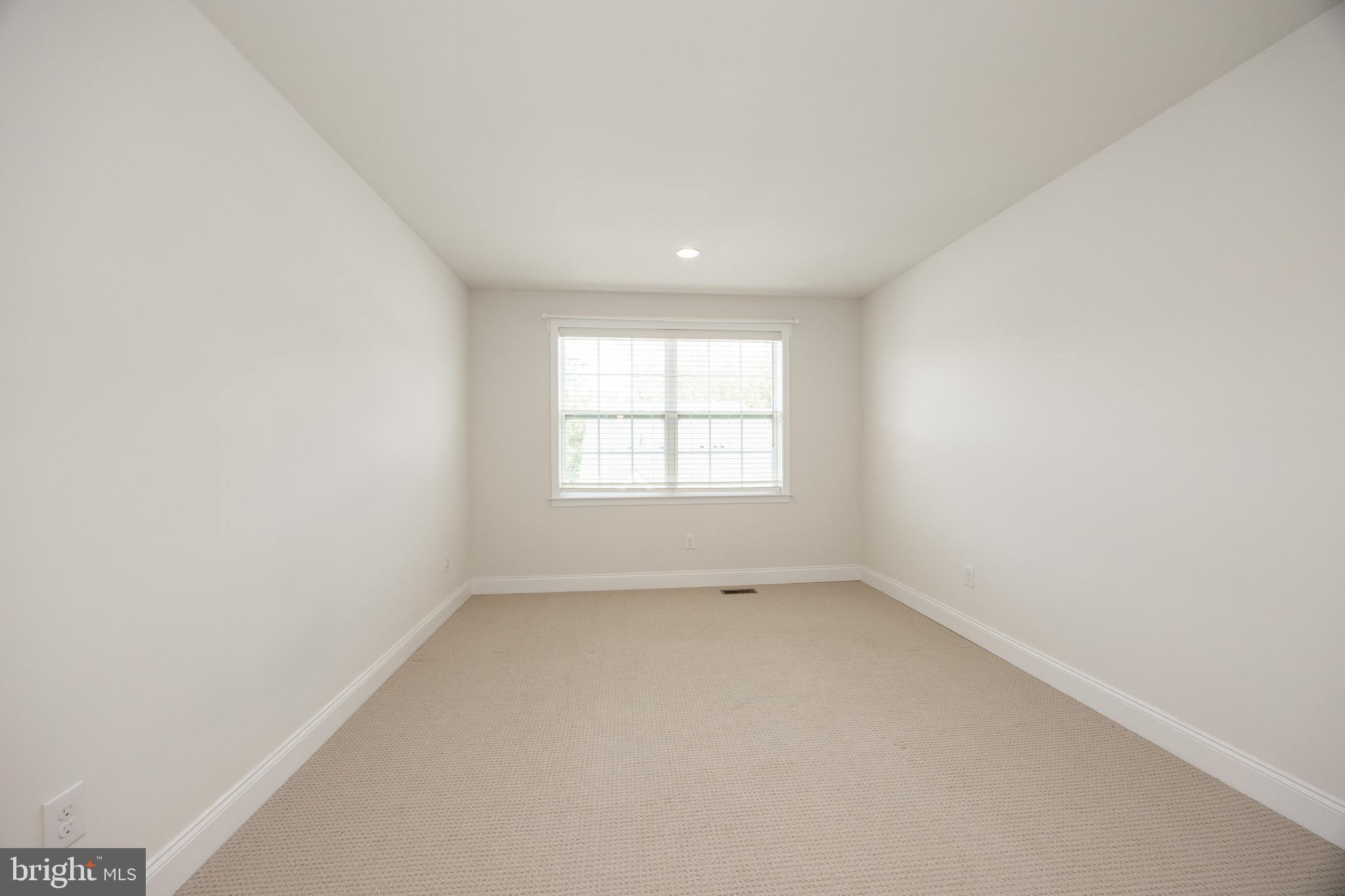 OAKS AT LAFAYETTE HILL - Residential