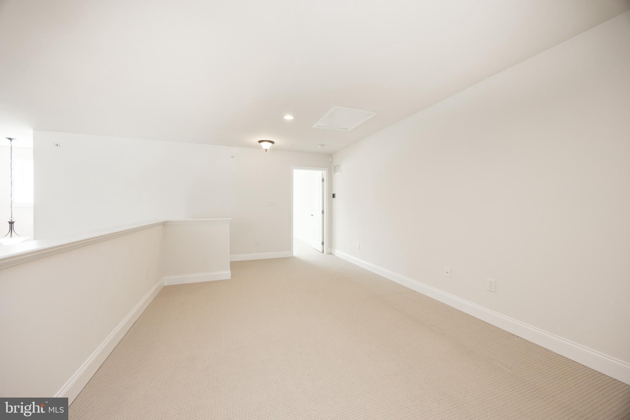 OAKS AT LAFAYETTE HILL - Residential