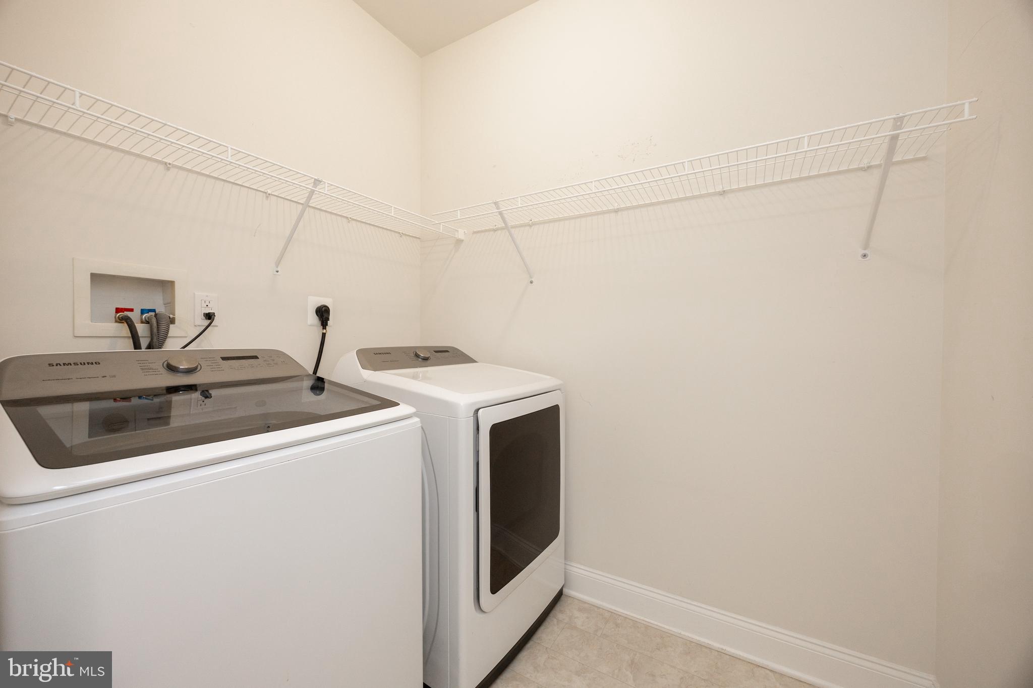 OAKS AT LAFAYETTE HILL - Residential