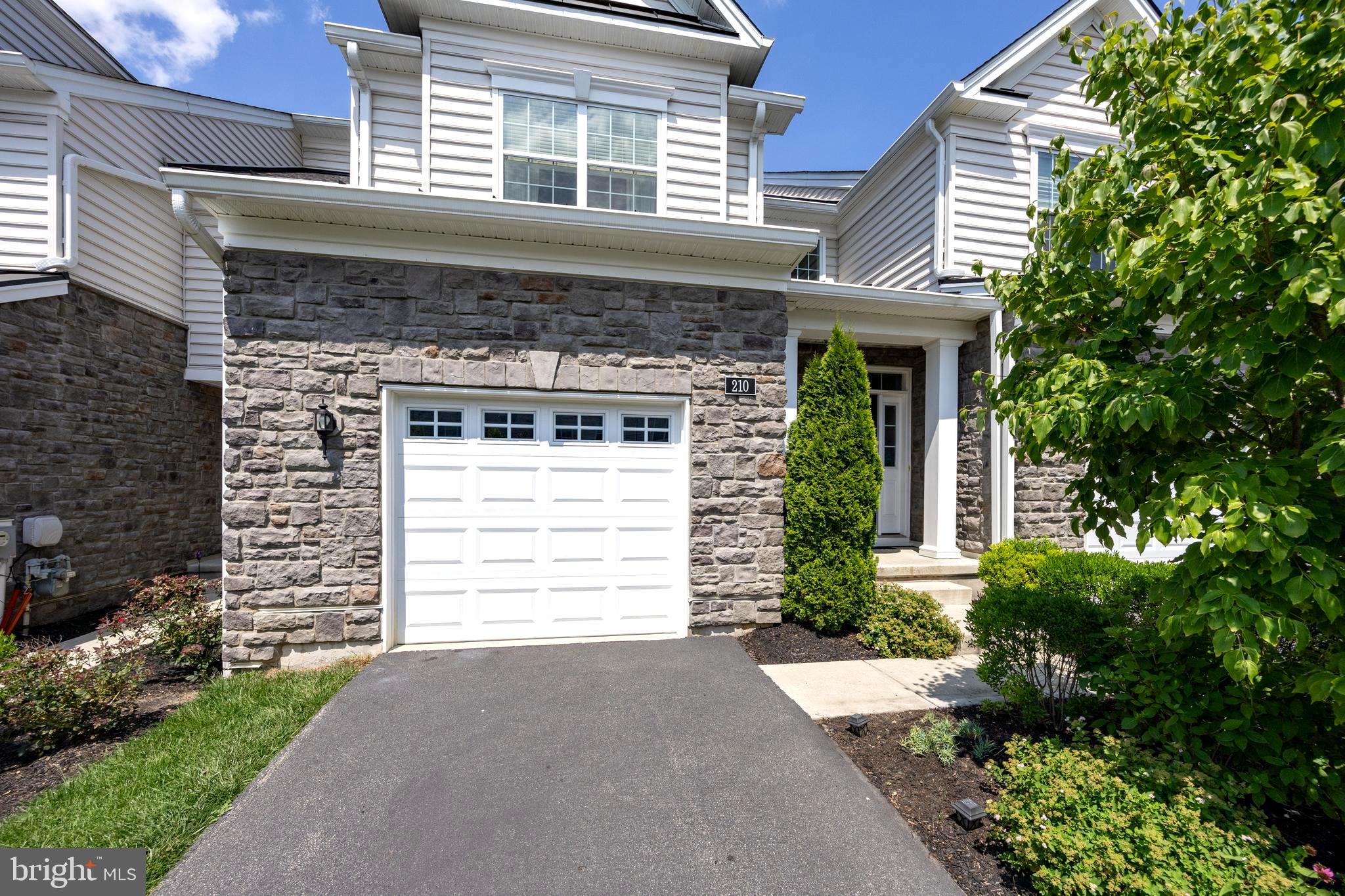 OAKS AT LAFAYETTE HILL - Residential