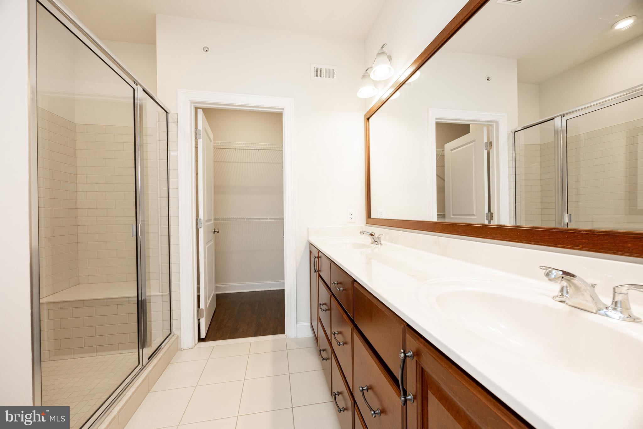 OAKS AT LAFAYETTE HILL - Residential