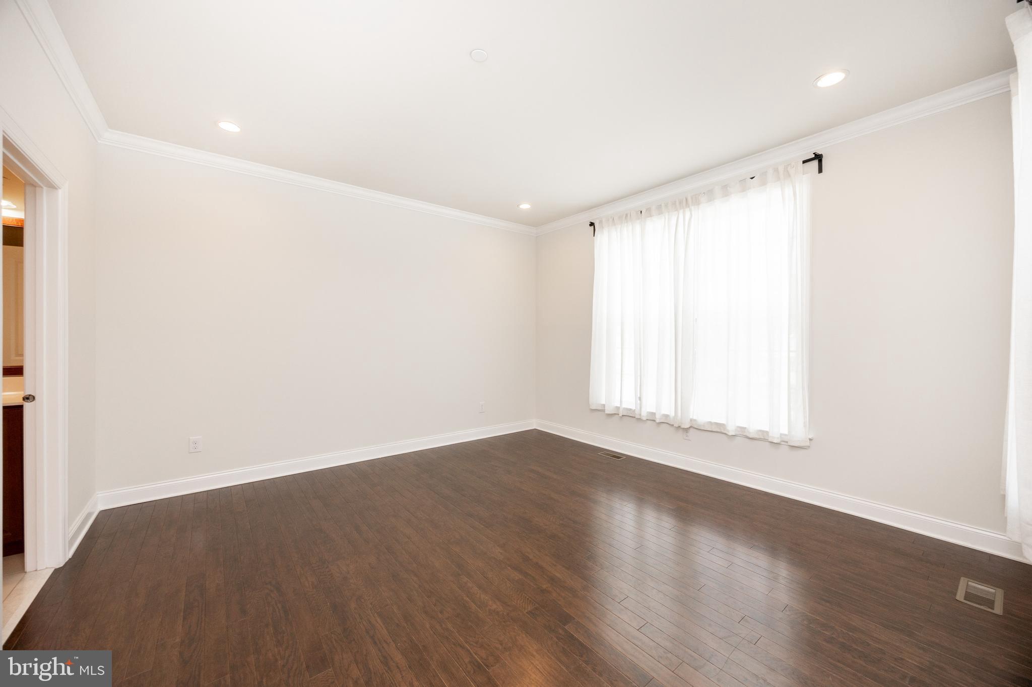 OAKS AT LAFAYETTE HILL - Residential