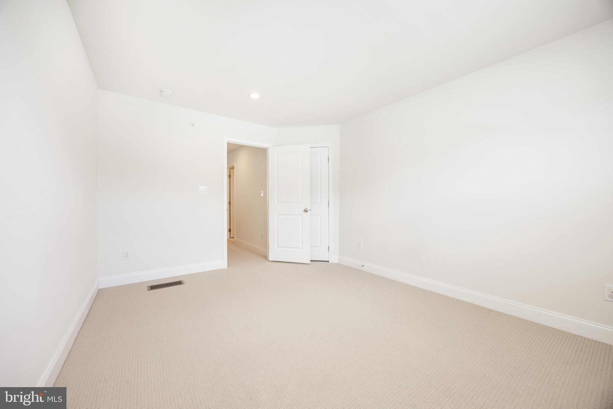 OAKS AT LAFAYETTE HILL - Residential