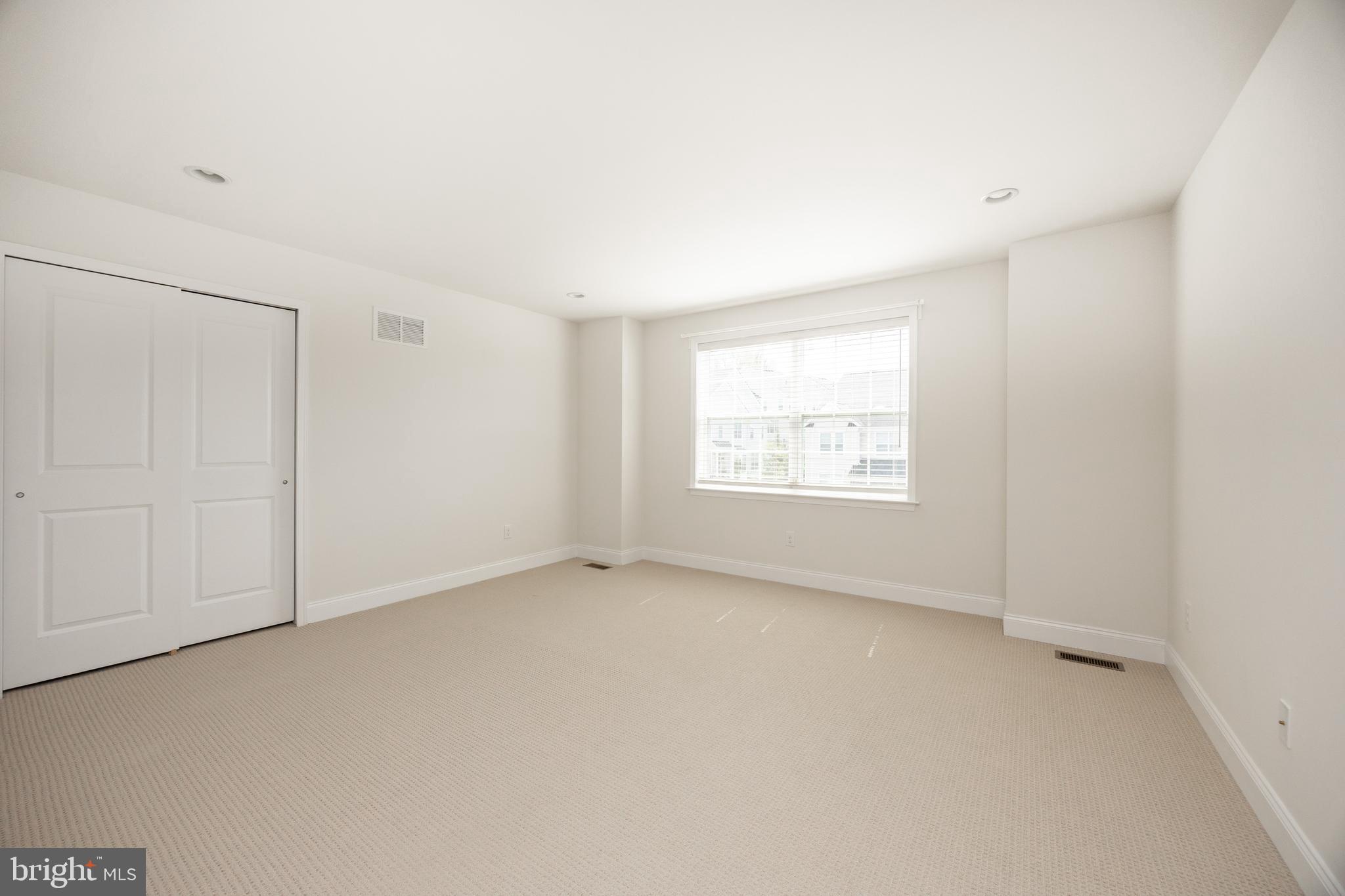 OAKS AT LAFAYETTE HILL - Residential