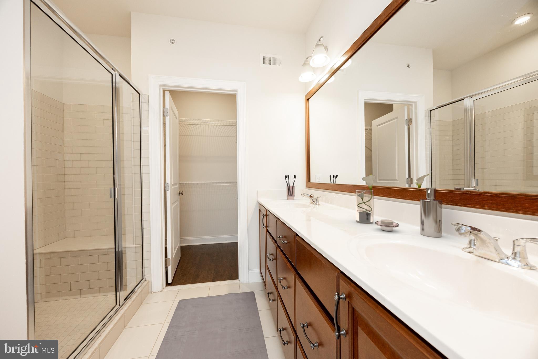 OAKS AT LAFAYETTE HILL - Residential