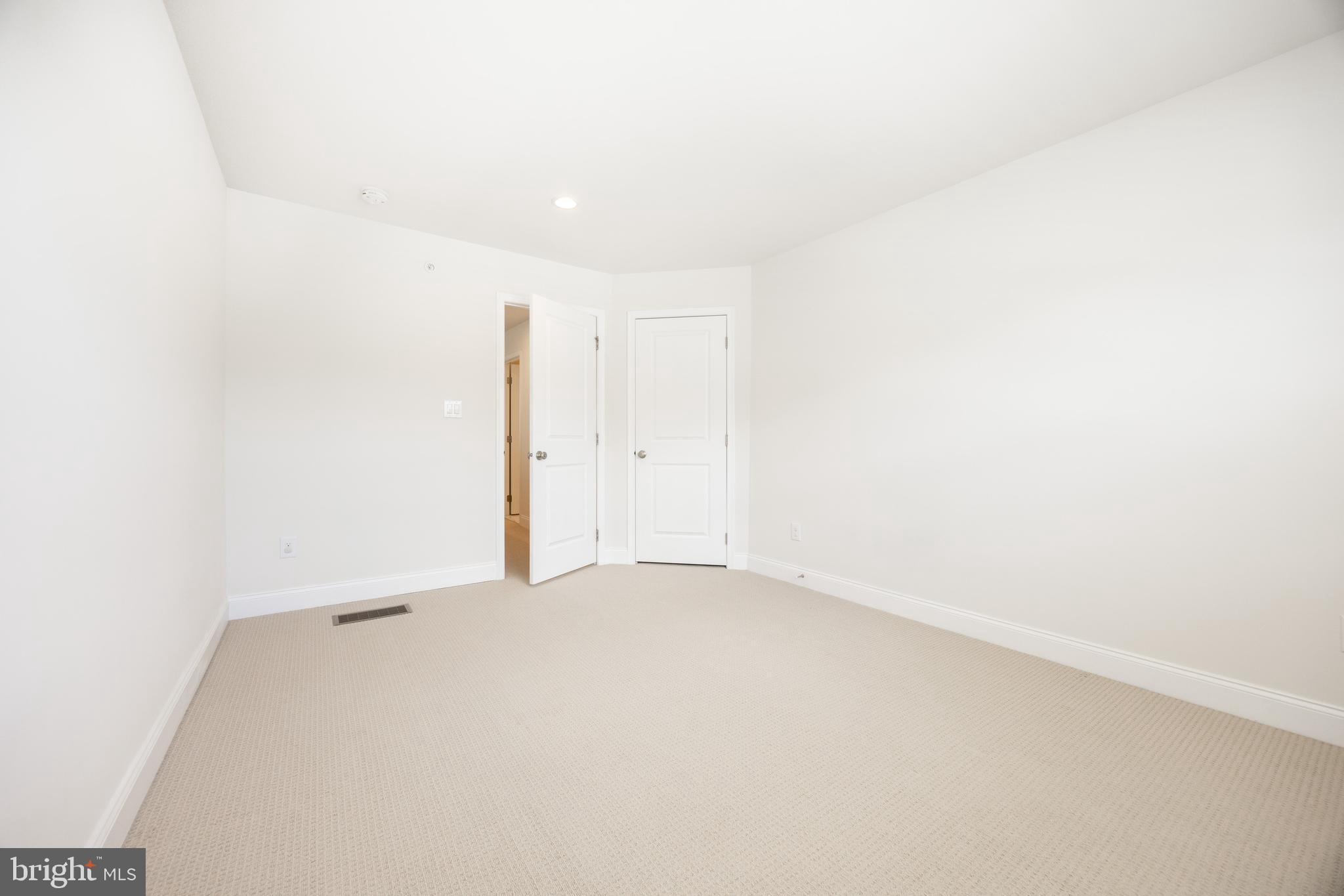 OAKS AT LAFAYETTE HILL - Residential