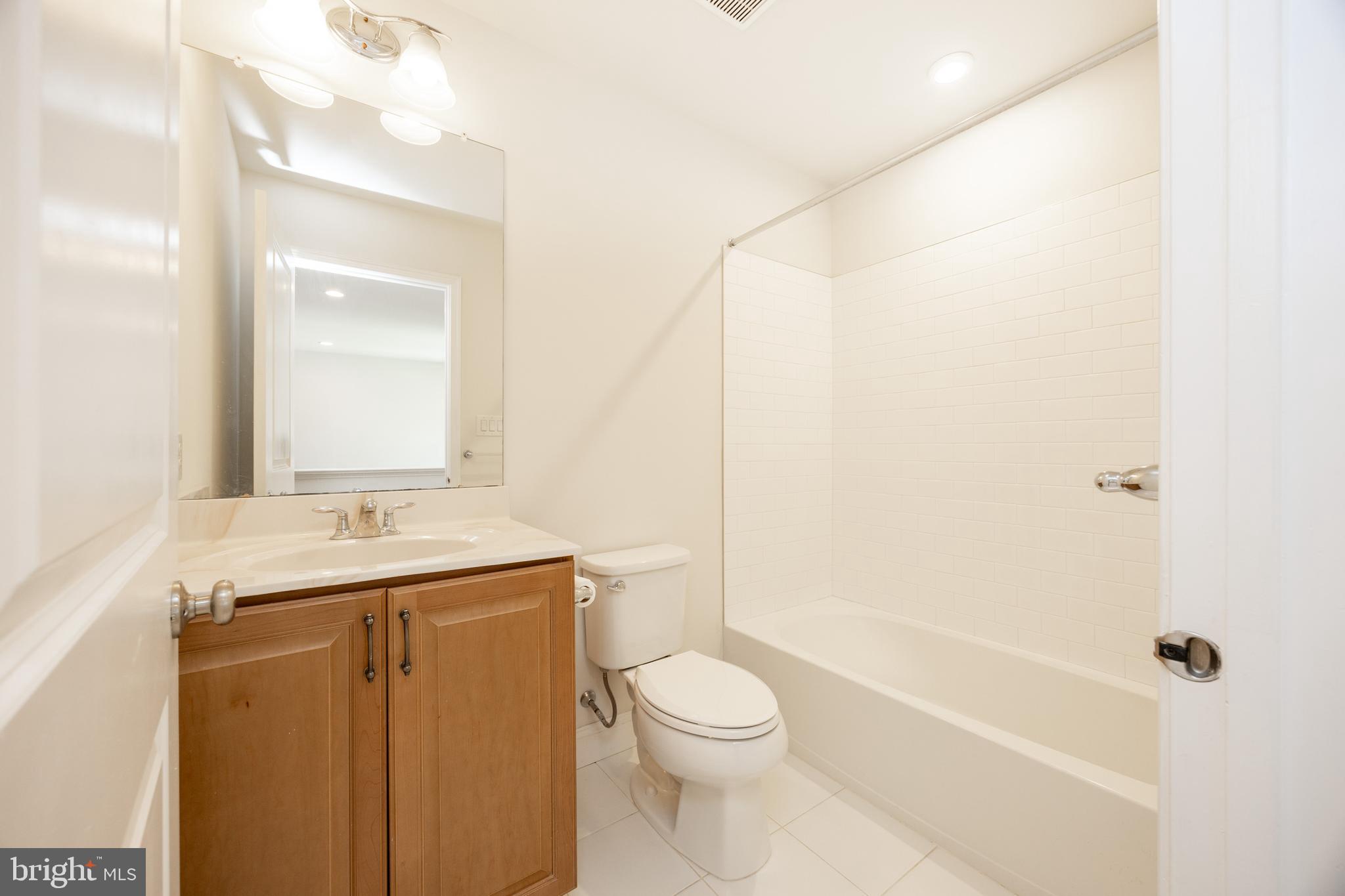 OAKS AT LAFAYETTE HILL - Residential