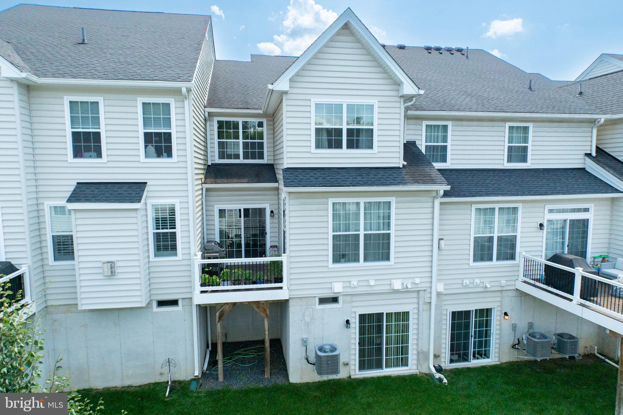 OAKS AT LAFAYETTE HILL - Residential