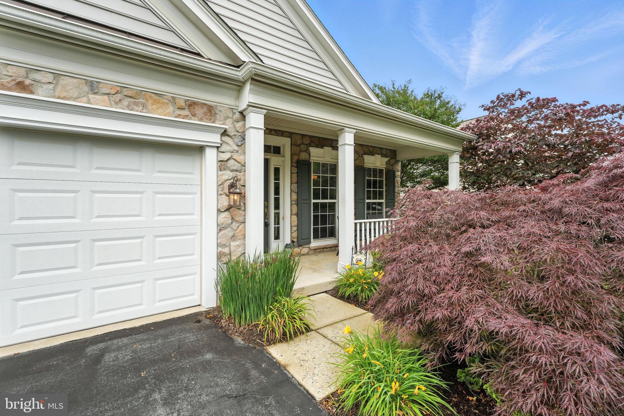 126 LANTANA DR