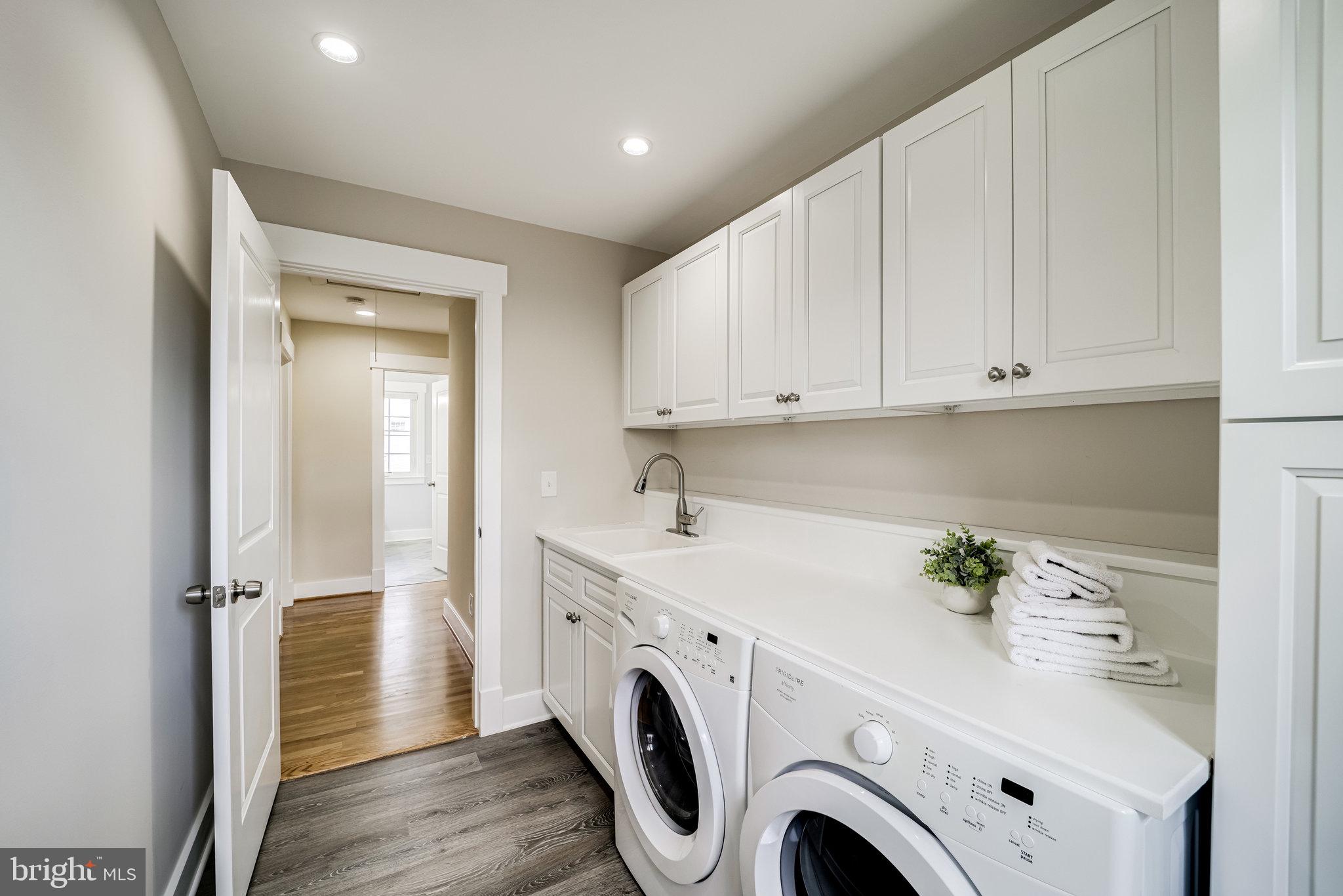 DYES OAKCREST - Residential