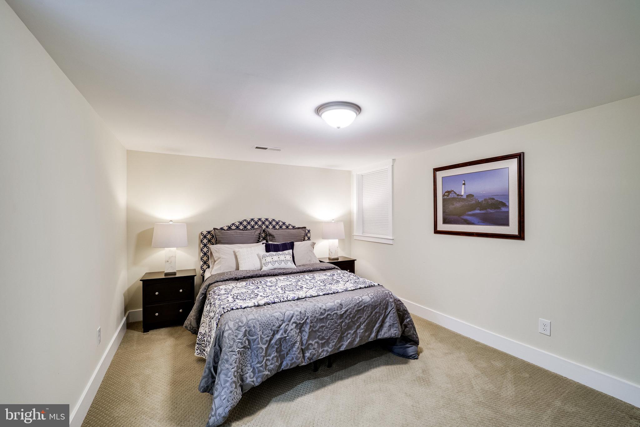 DYES OAKCREST - Residential