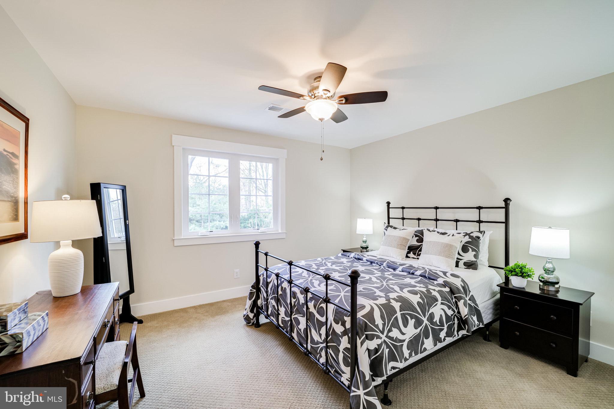 DYES OAKCREST - Residential