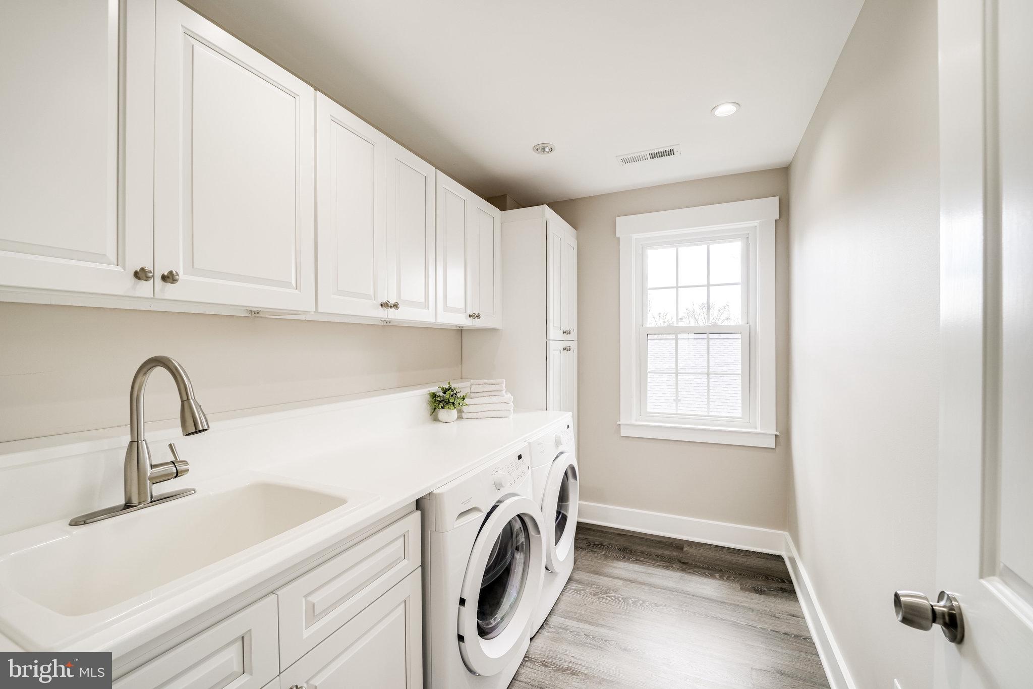 DYES OAKCREST - Residential