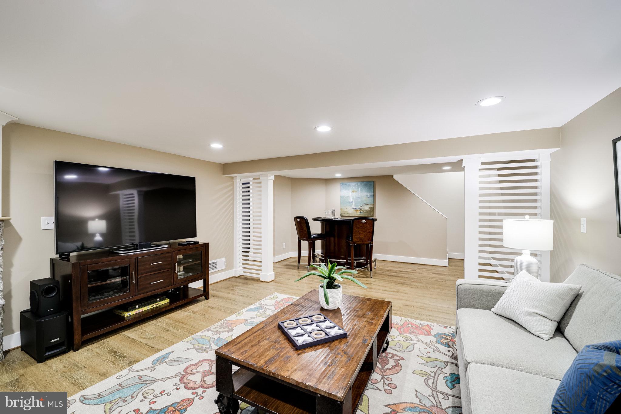 DYES OAKCREST - Residential