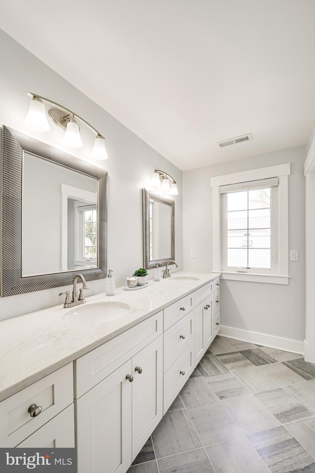 DYES OAKCREST - Residential