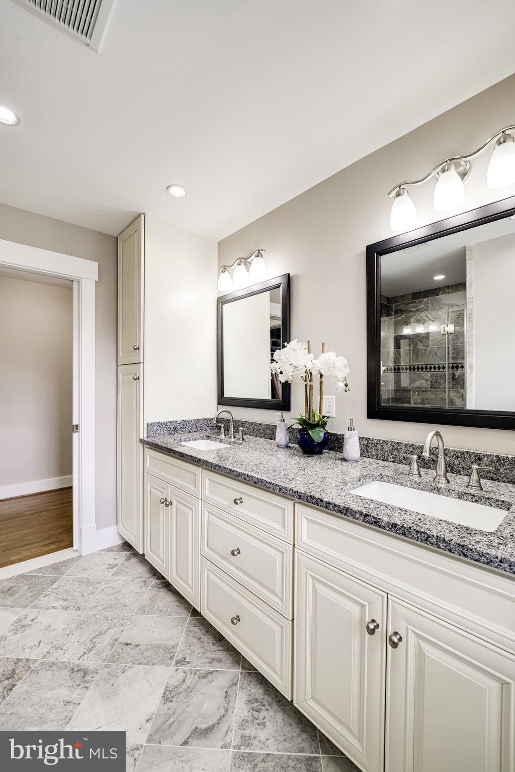 DYES OAKCREST - Residential