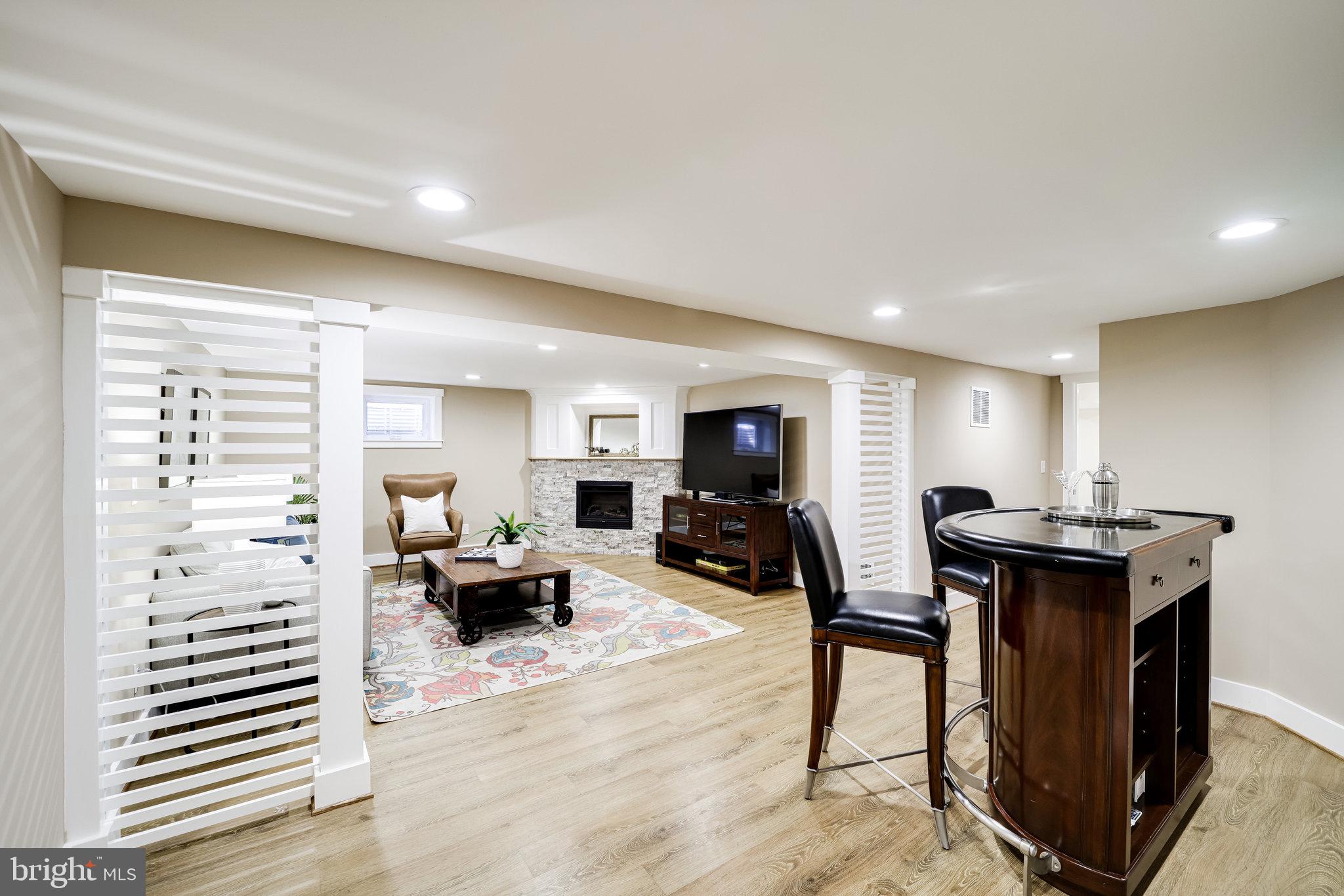 DYES OAKCREST - Residential