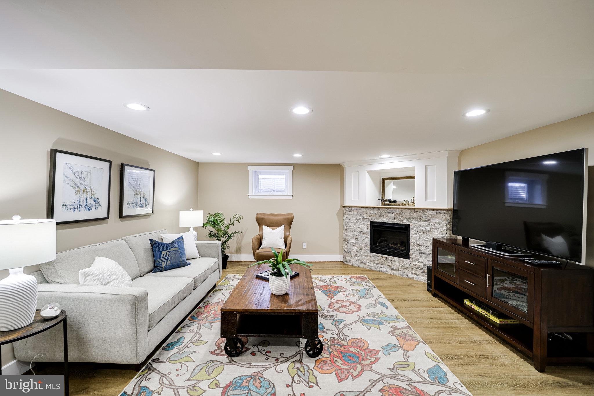 DYES OAKCREST - Residential