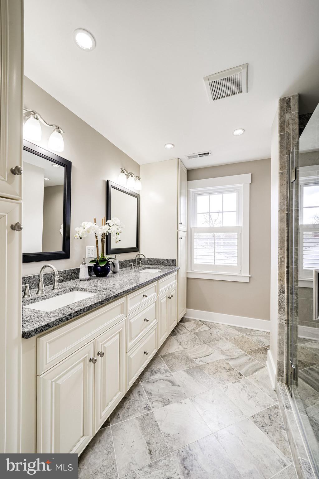 DYES OAKCREST - Residential