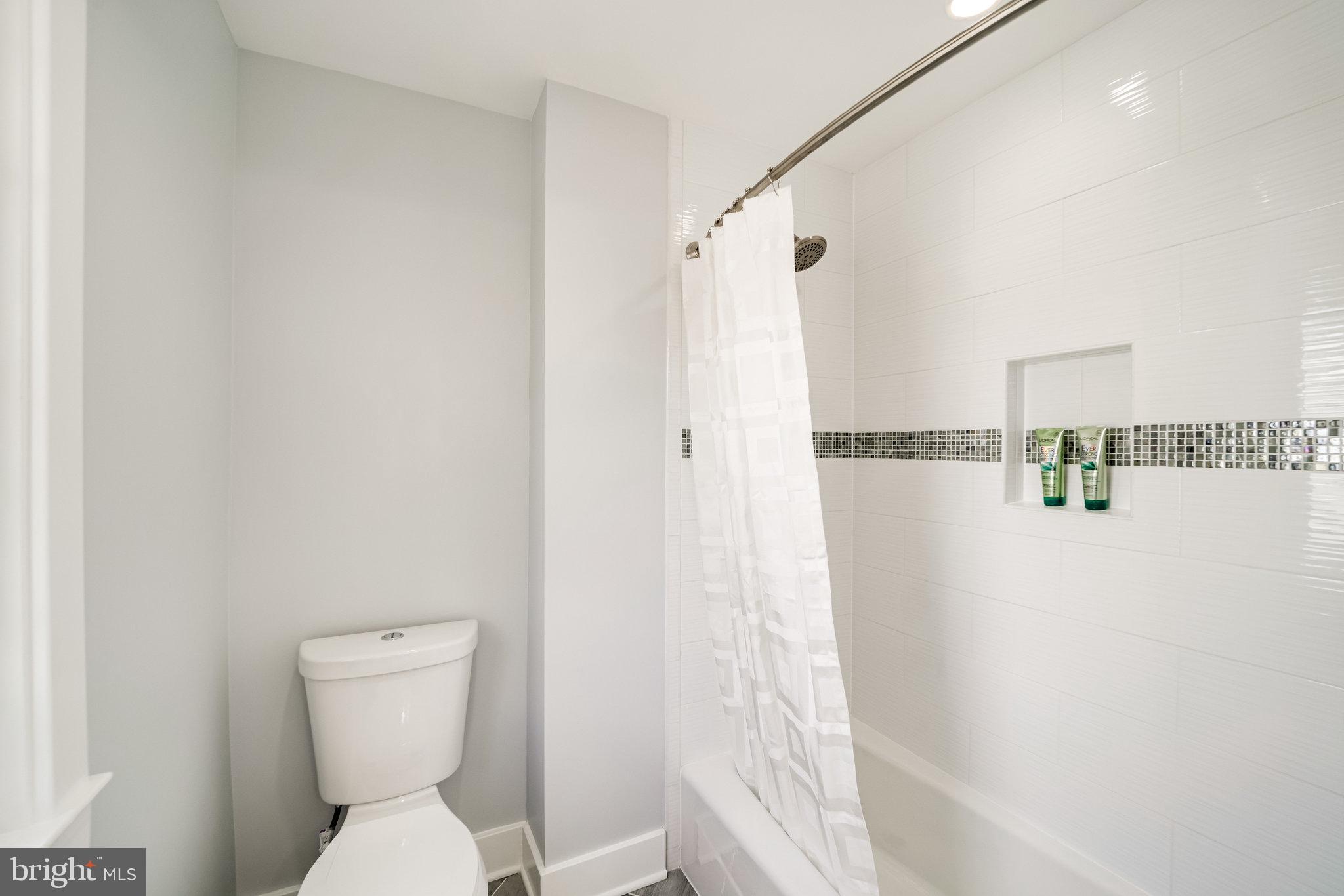 DYES OAKCREST - Residential