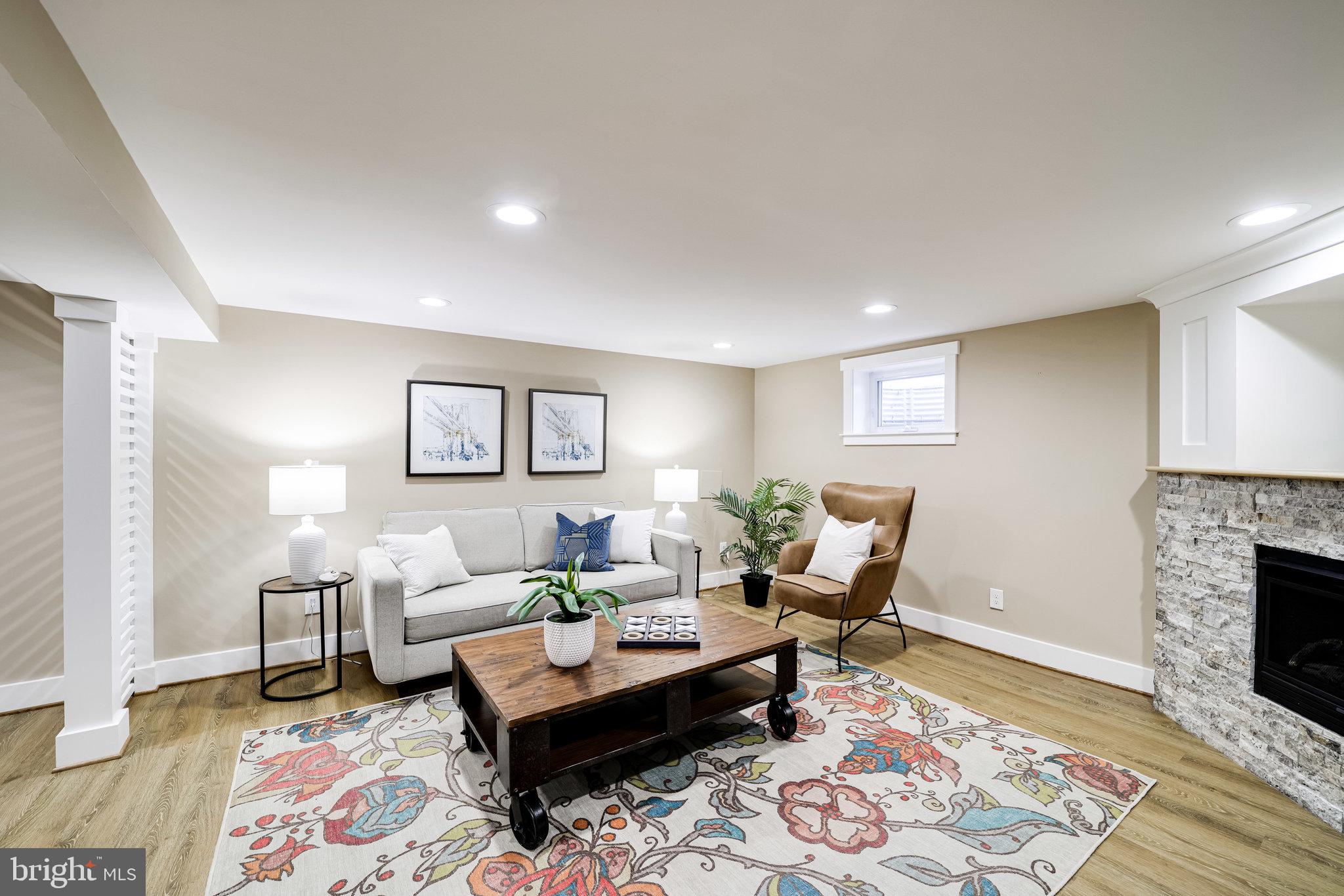 DYES OAKCREST - Residential