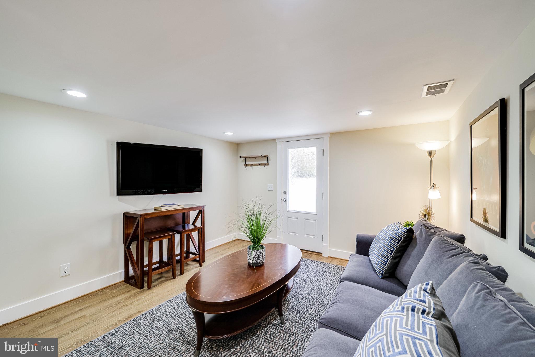 DYES OAKCREST - Residential