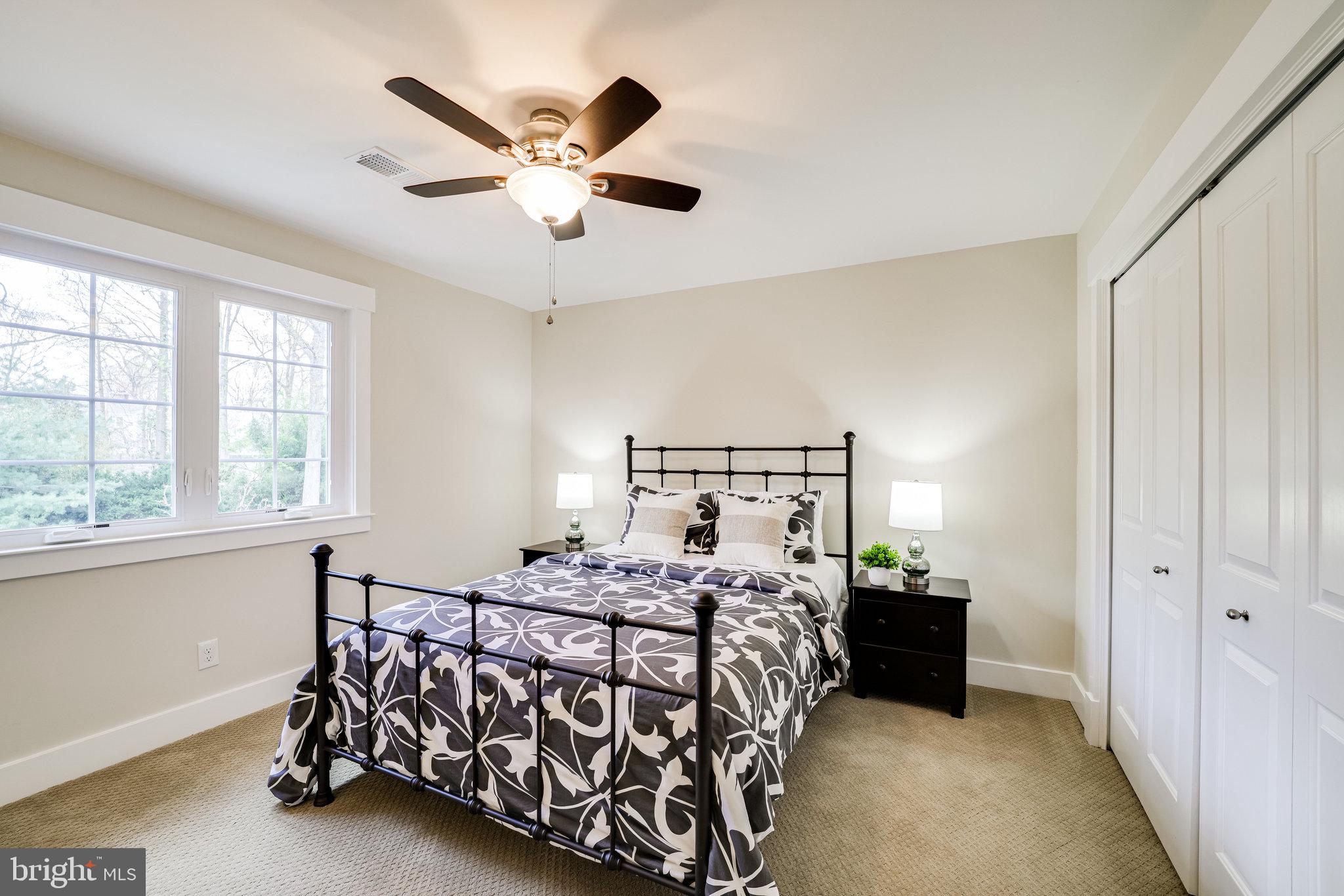 DYES OAKCREST - Residential