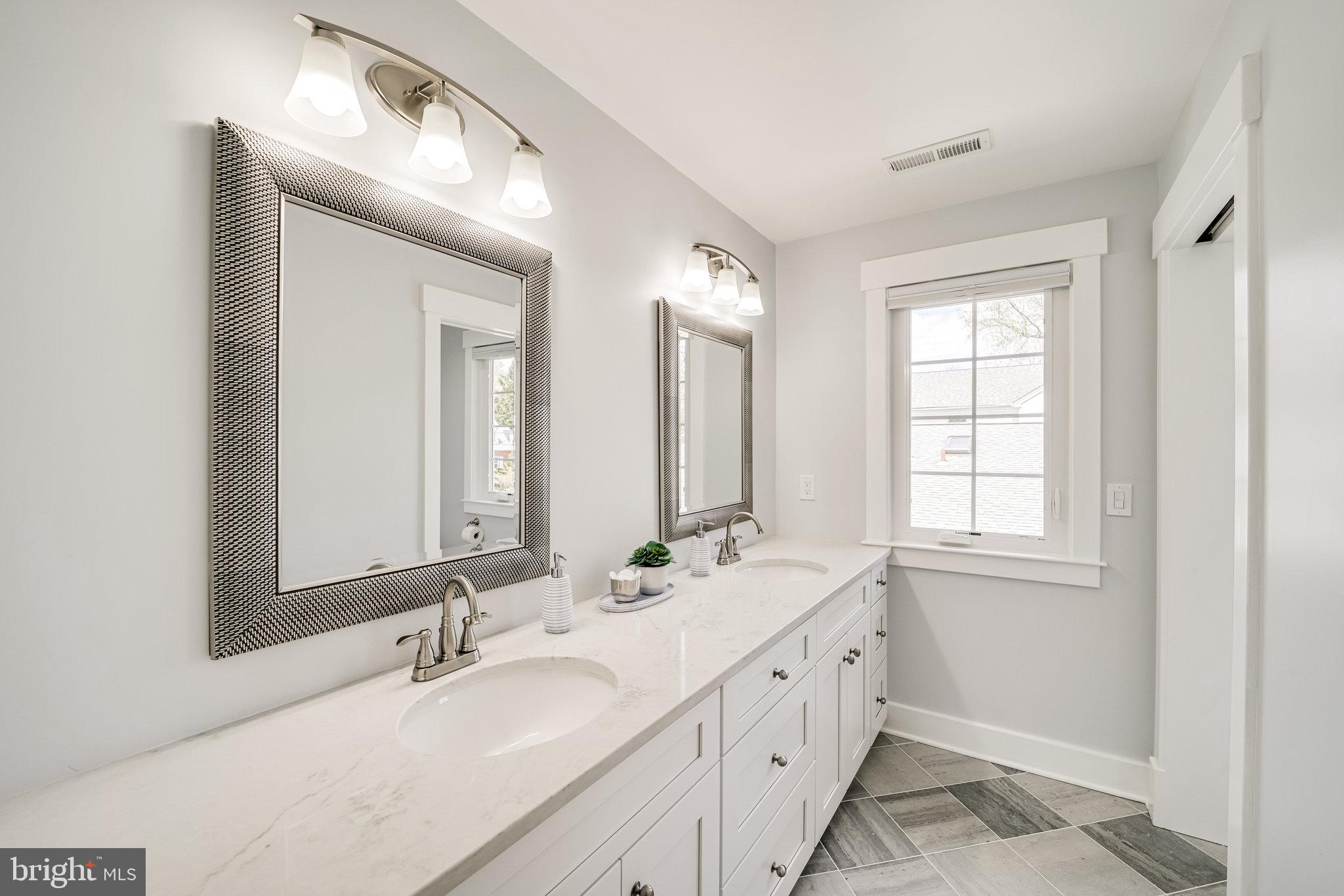 DYES OAKCREST - Residential