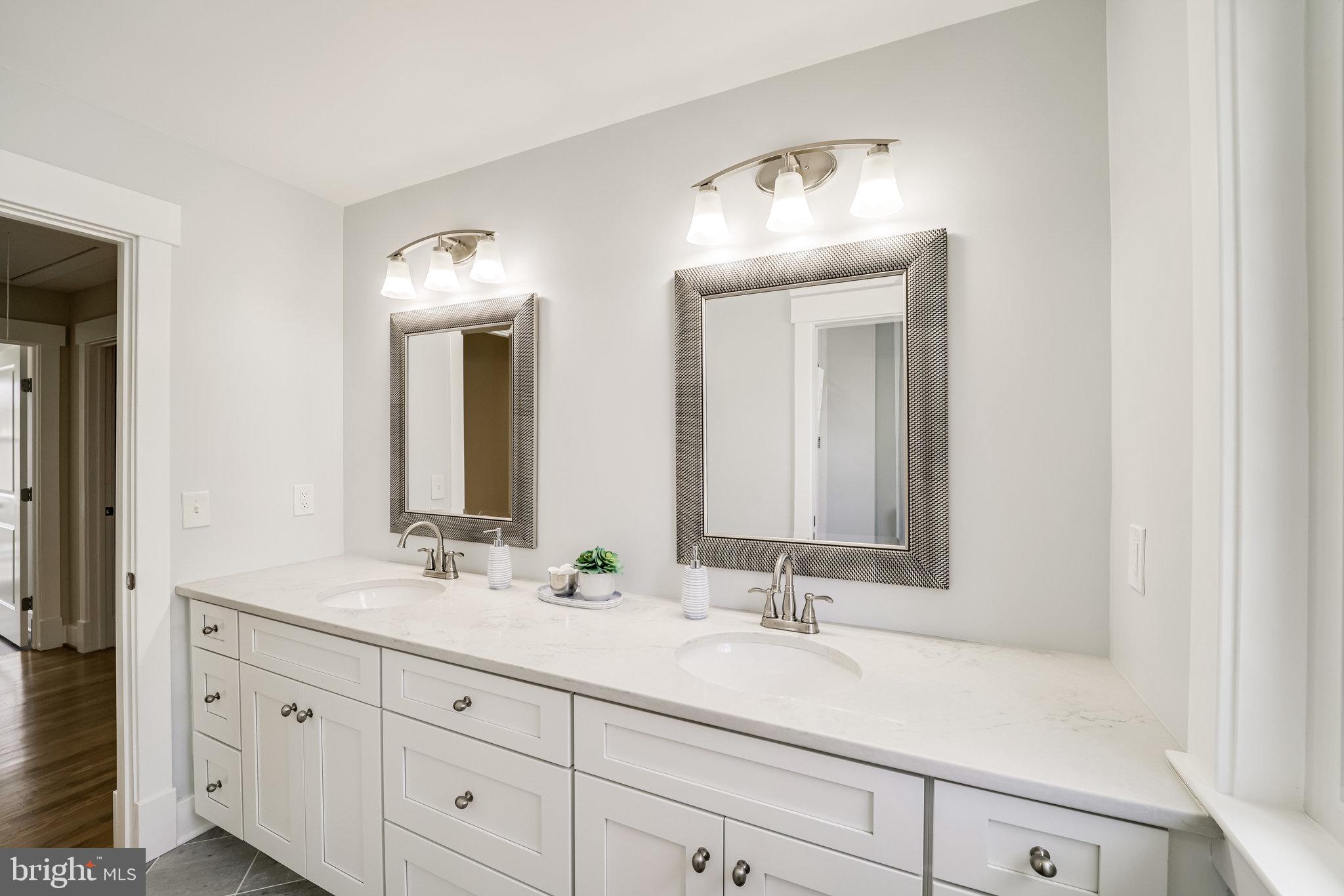 DYES OAKCREST - Residential