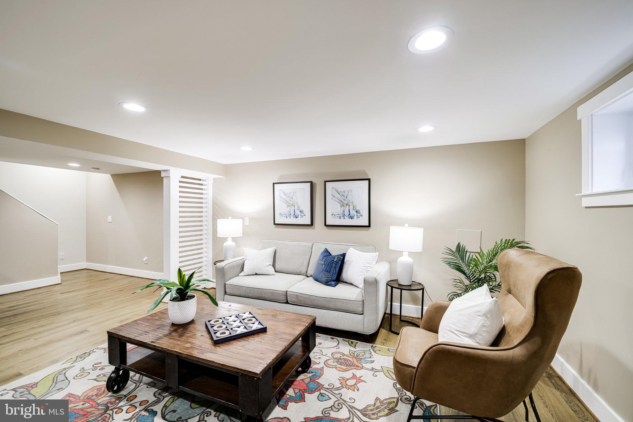 DYES OAKCREST - Residential