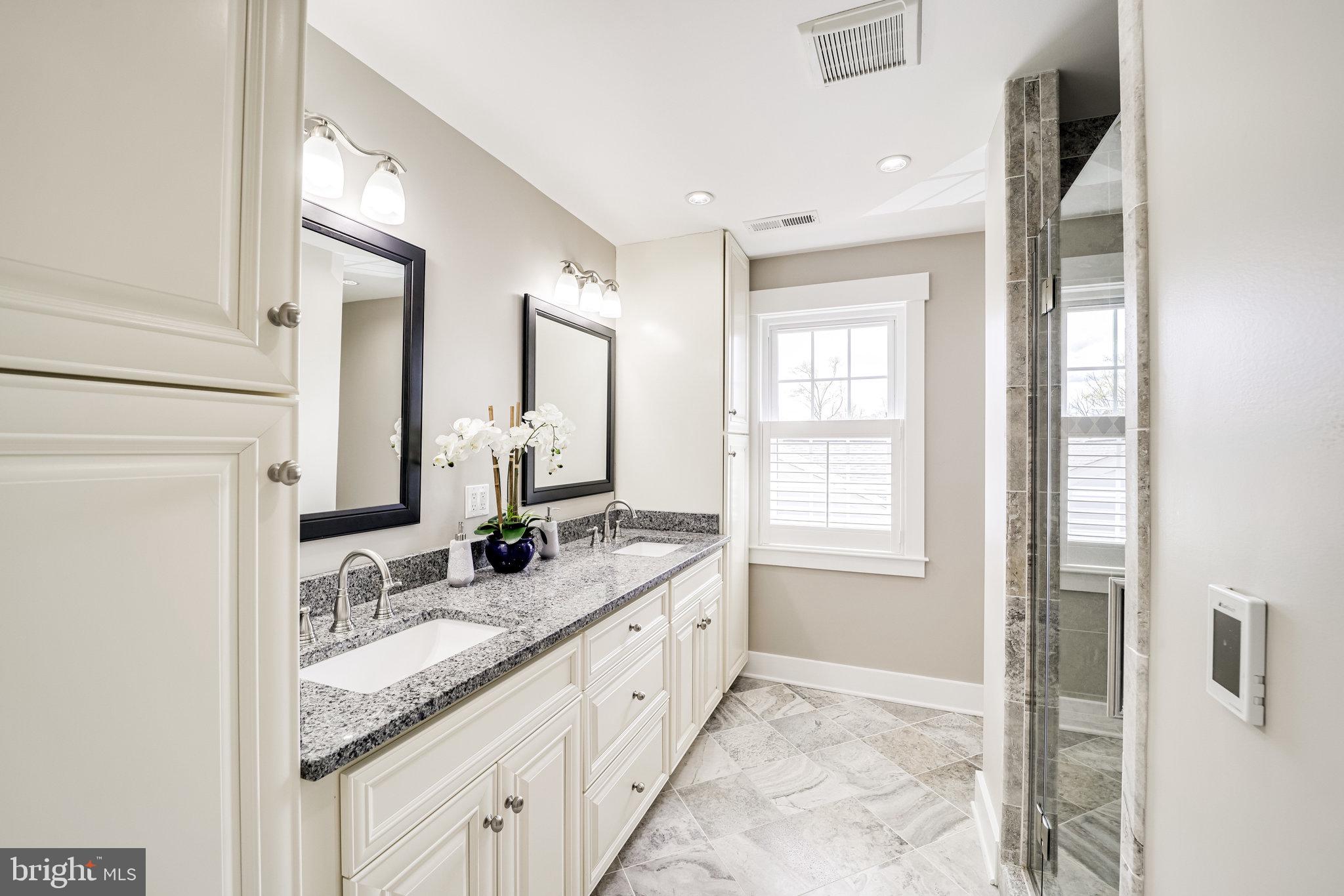 DYES OAKCREST - Residential