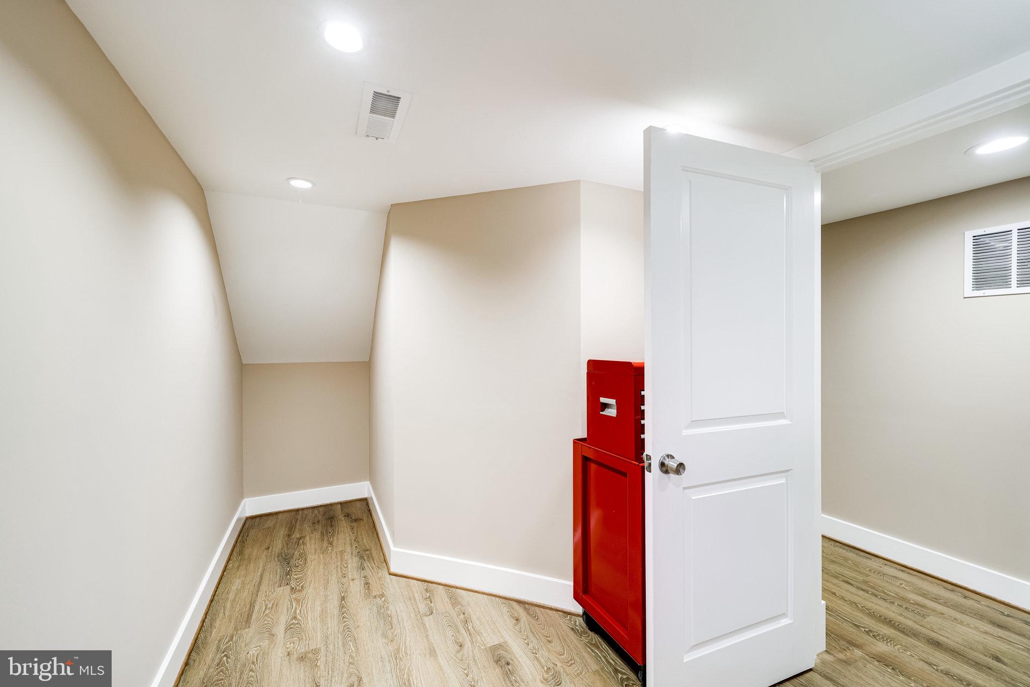 DYES OAKCREST - Residential