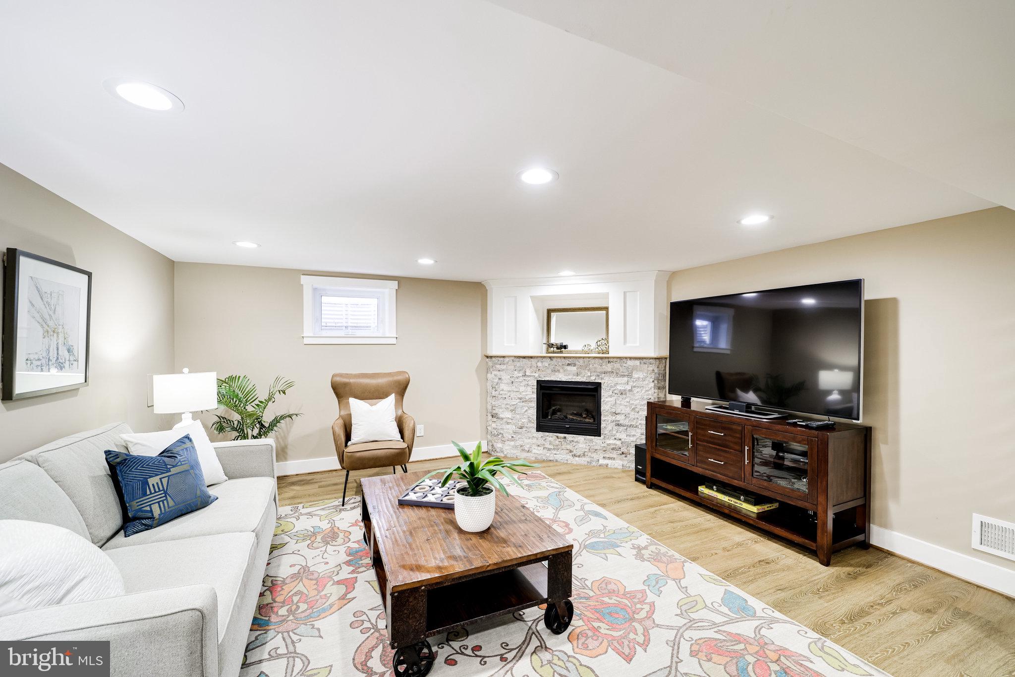 DYES OAKCREST - Residential