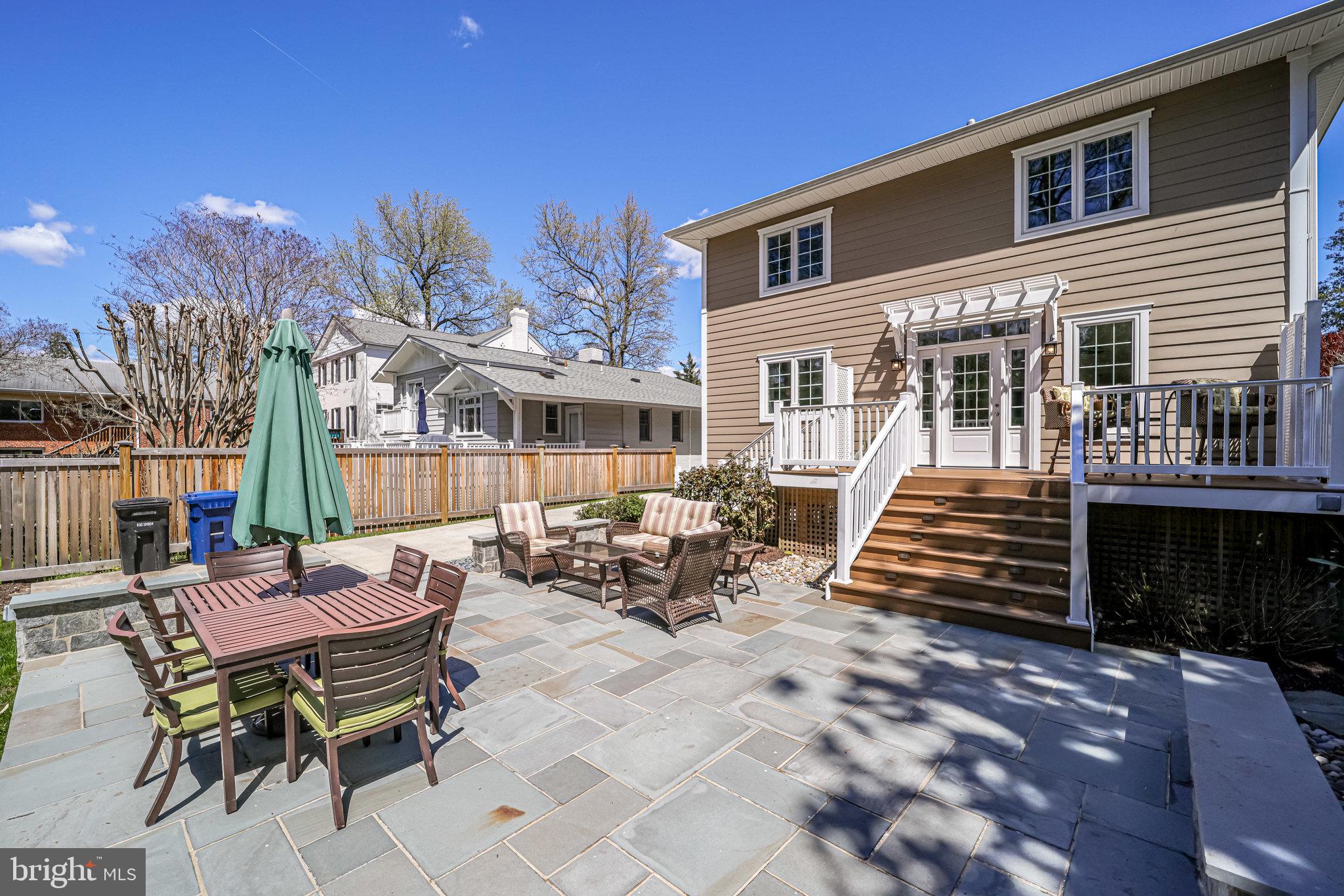 DYES OAKCREST - Residential