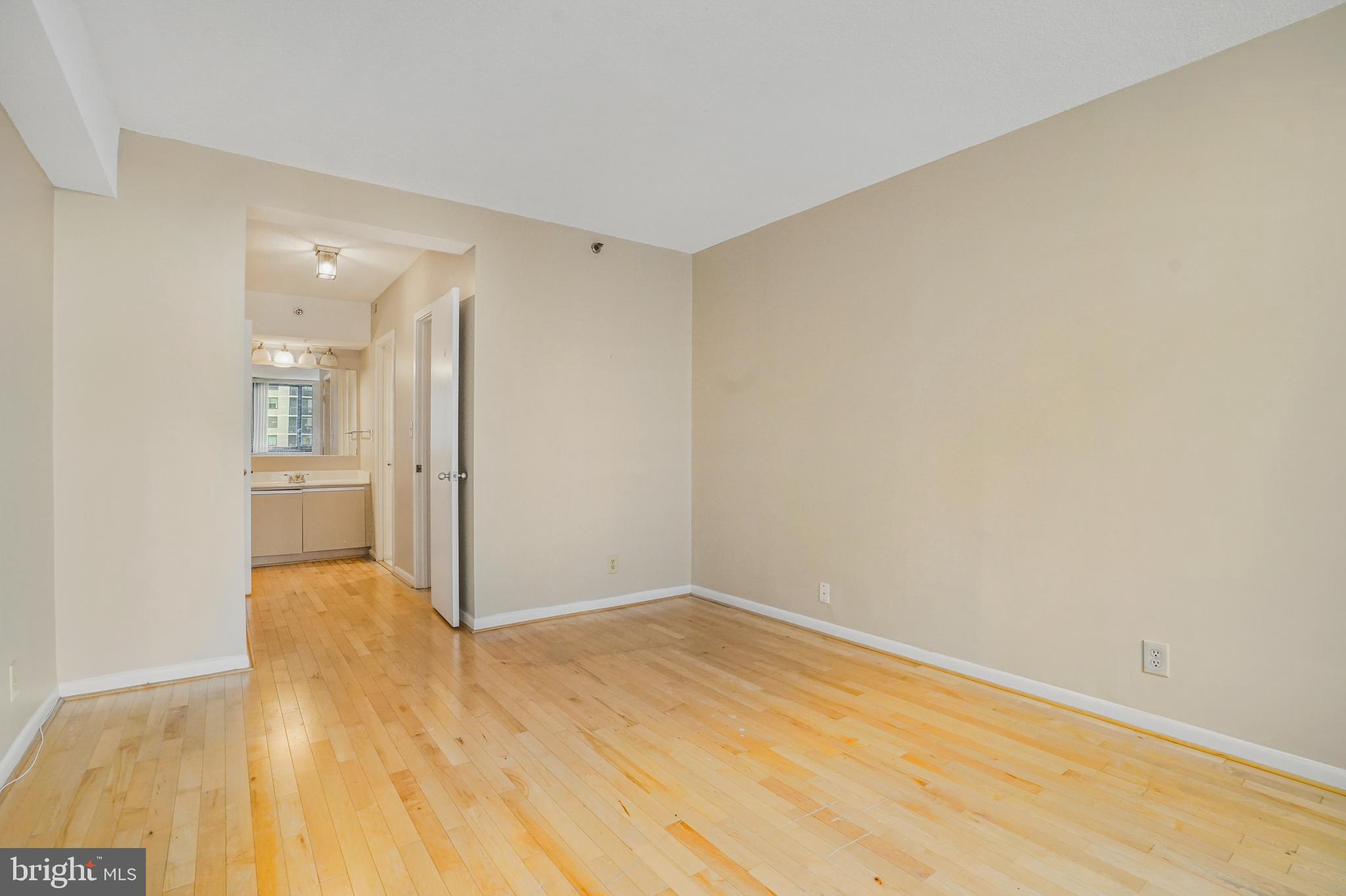 SKYLINE SQUARE CONDO - Residential