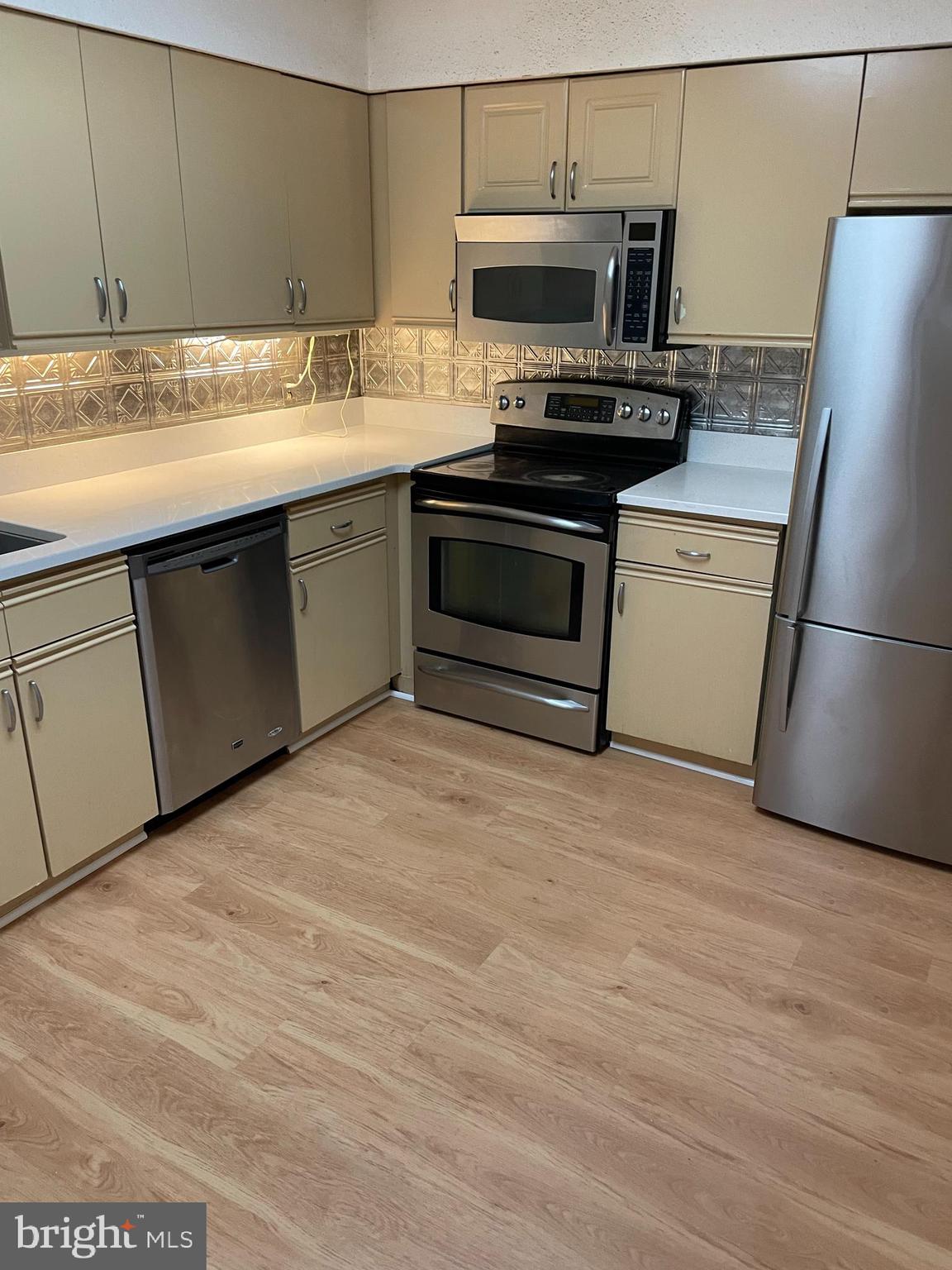 SKYLINE SQUARE CONDO - Residential