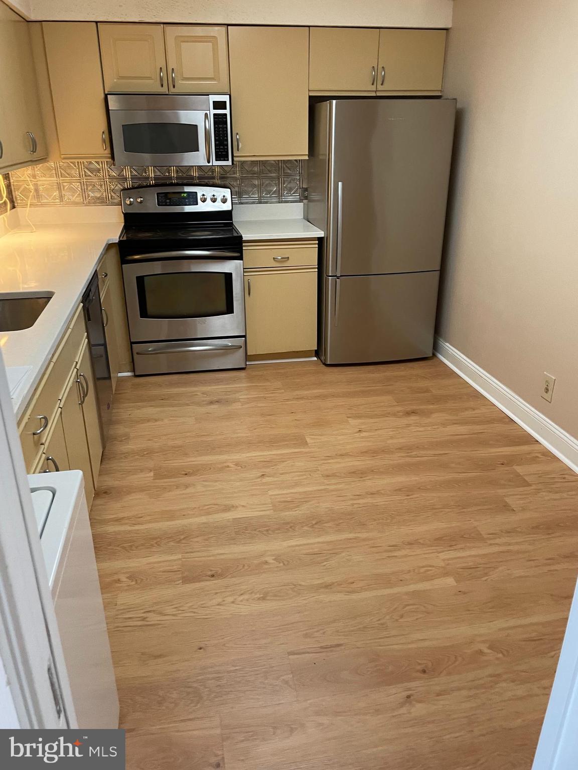 SKYLINE SQUARE CONDO - Residential