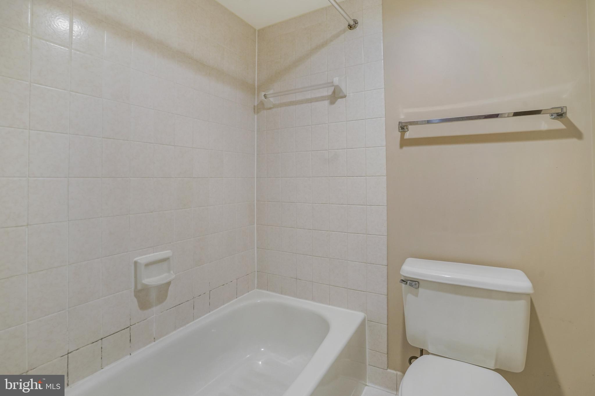 SKYLINE SQUARE CONDO - Residential