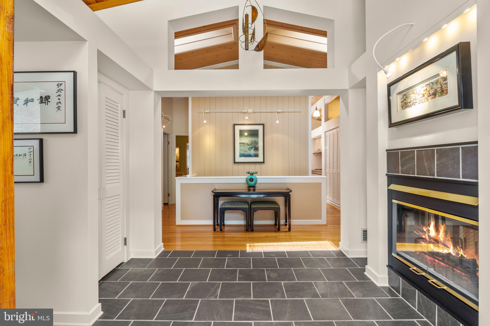 5904 GROSVENOR LANE