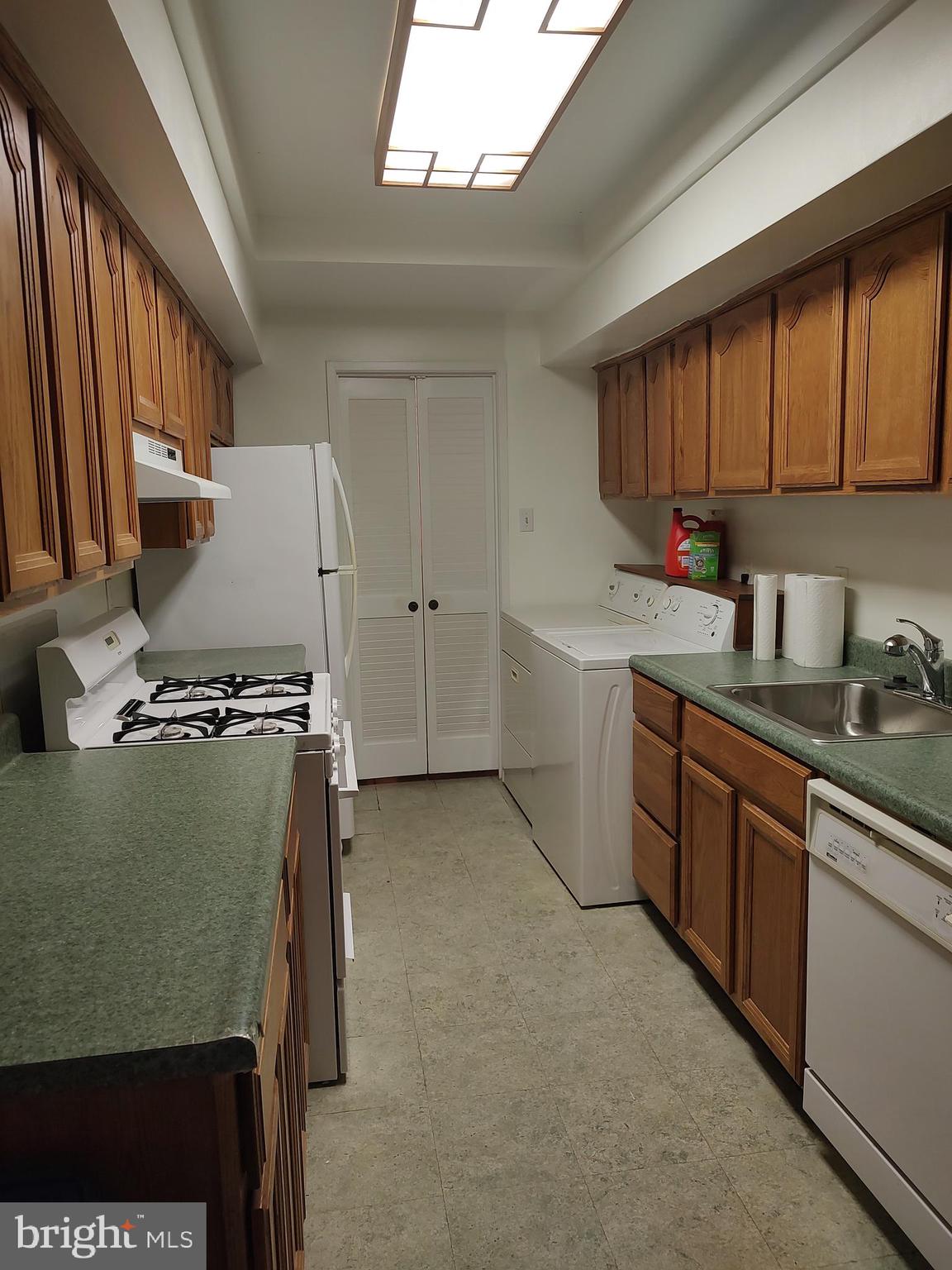 PINES CONDOMINIUM - Residential