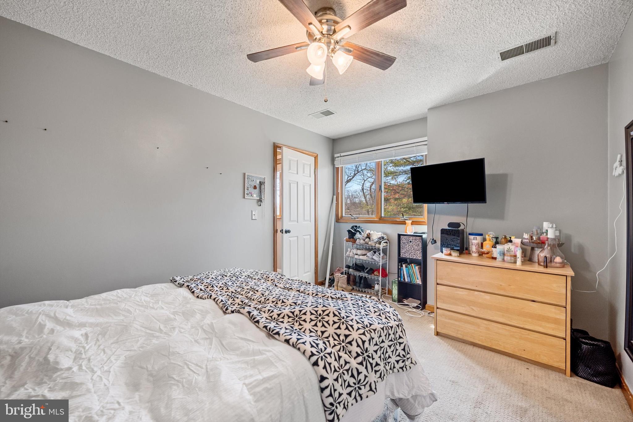 LAKE HOLIDAY ESTATES - Residential