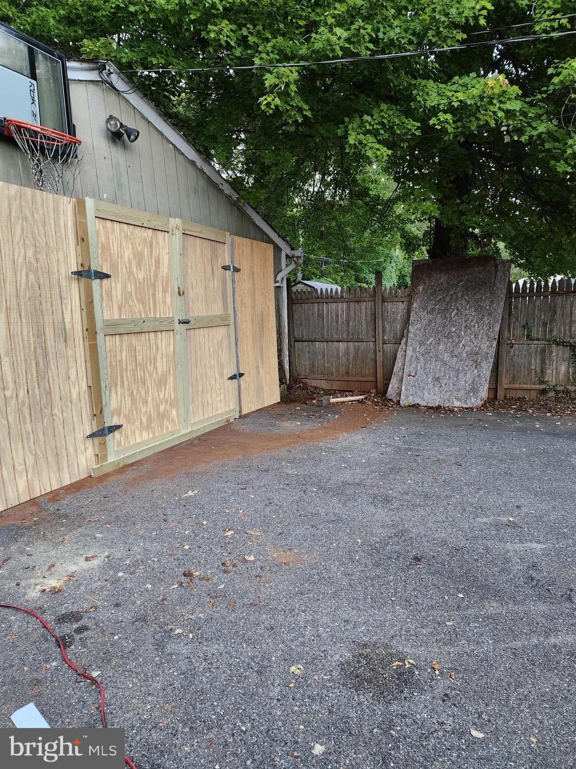 CAMPFIELD GARDENS - Residential