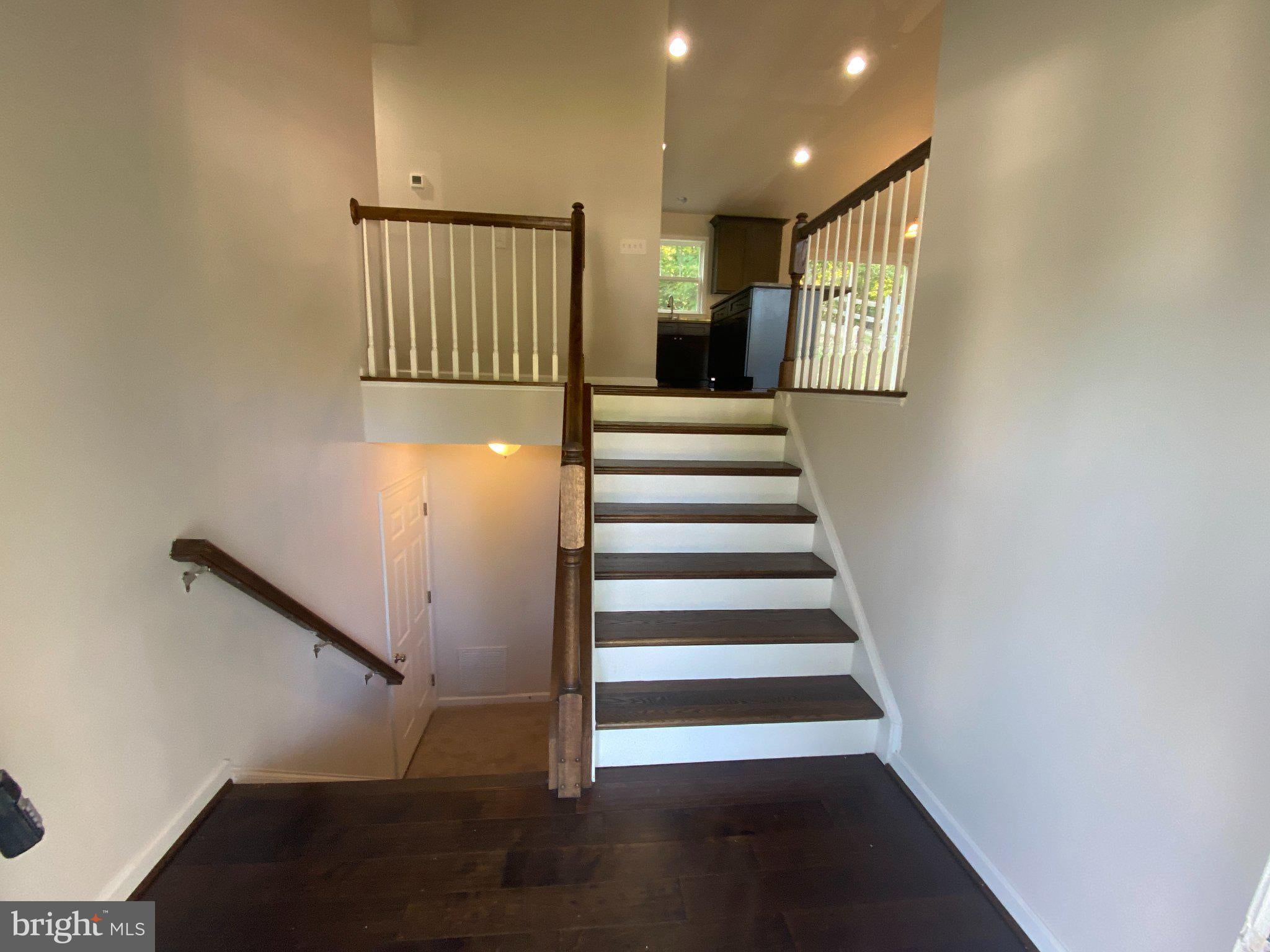 6 HOWARD CIRCLE