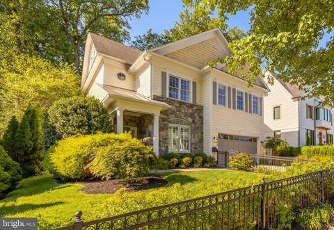 Photo of 10212 Parkwood Drive, Kensington, MD 20895 (MLS # MDMC2143132) Photo of 10212 Parkwood Drive, Kensington, MD 20895 (MLS # MDMC2143132)