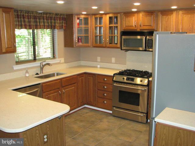 ASPEN HILL FARMS - Residential Lease