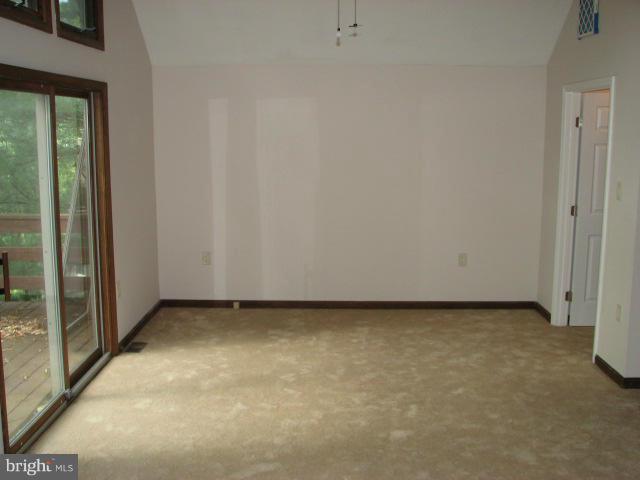 ASPEN HILL FARMS - Residential Lease