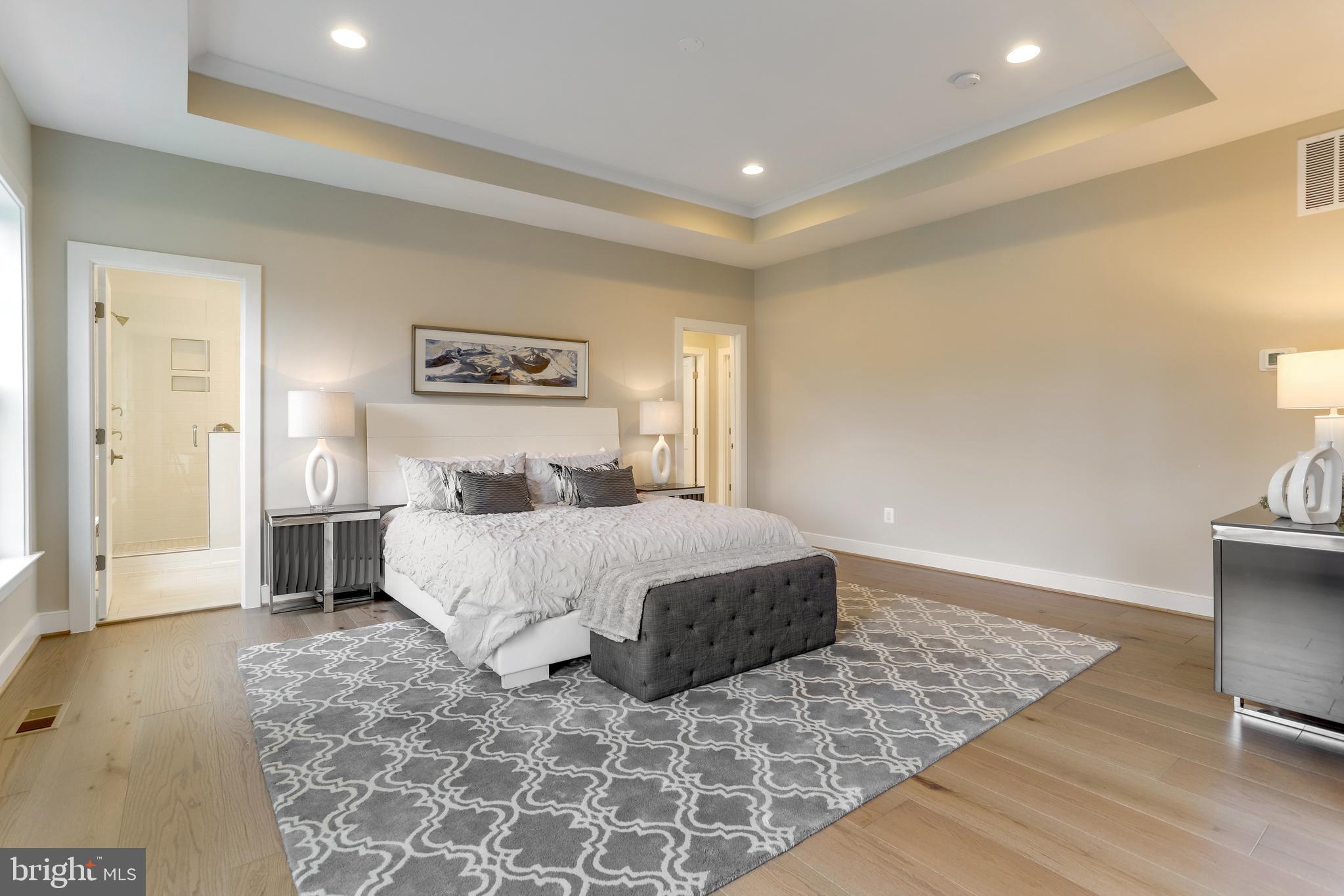 VIENNA WOODS - Residential